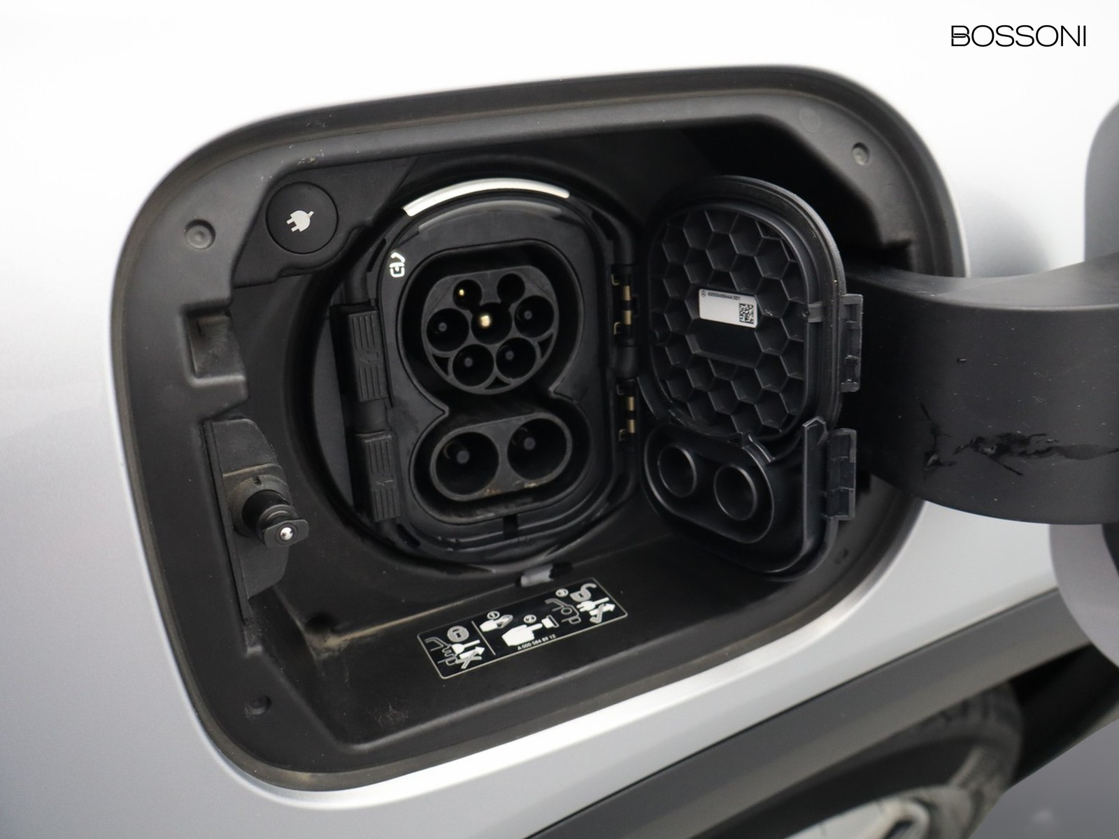 18 - Mercedes EQB 300 sport edition1 4matic