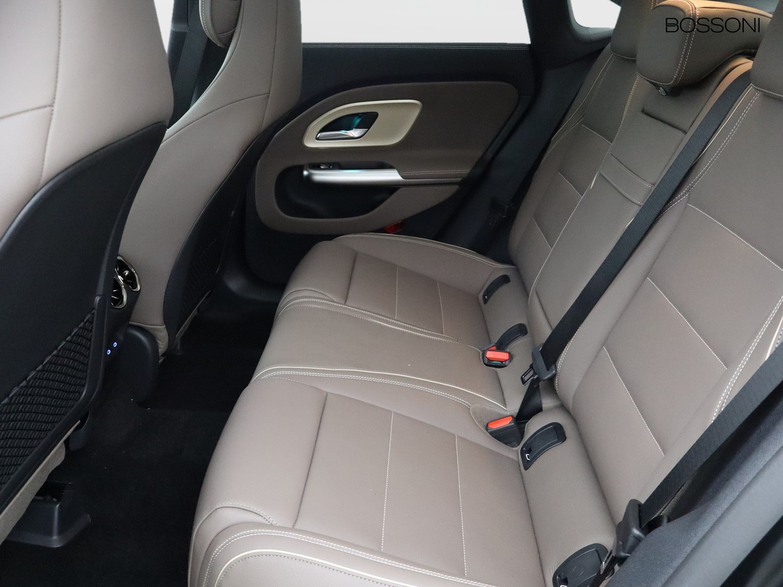 8 - Mercedes CLA 200 premium auto