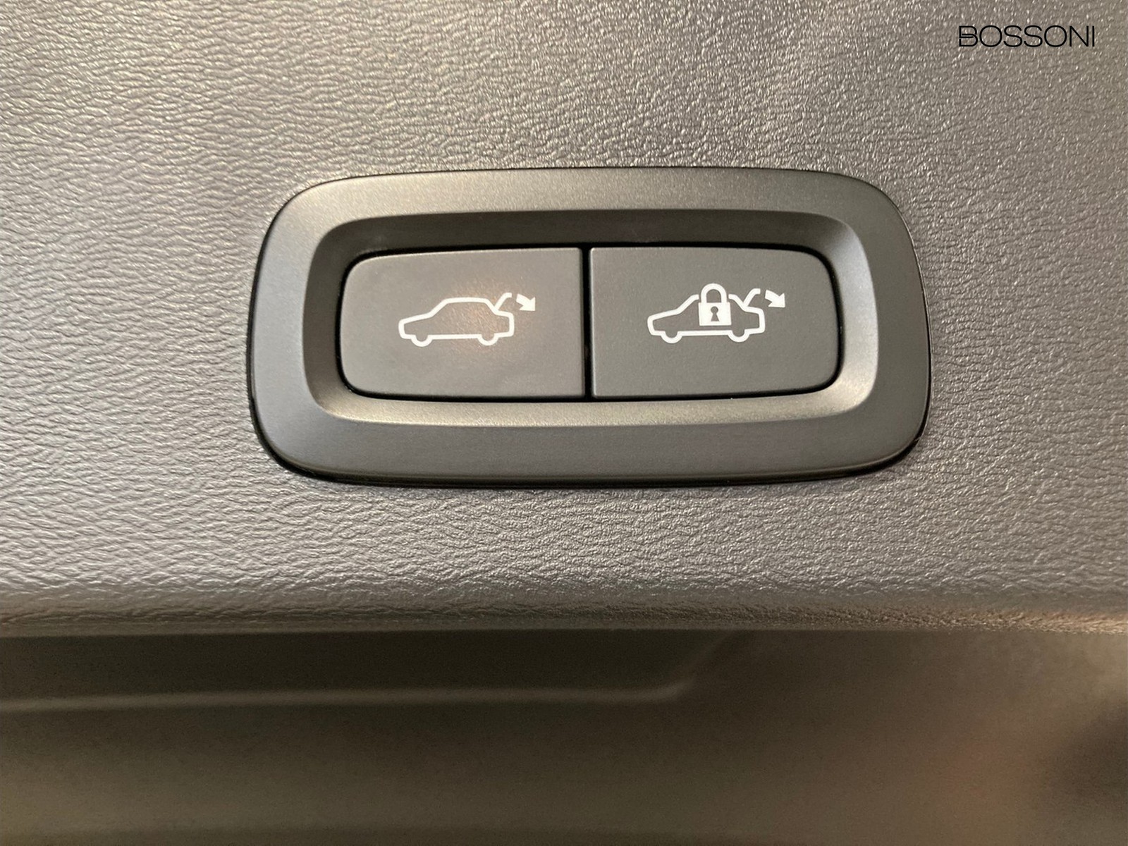 24 - Volvo XC40 1.5 t5 recharge plug-in-hybrid plus bright automatico