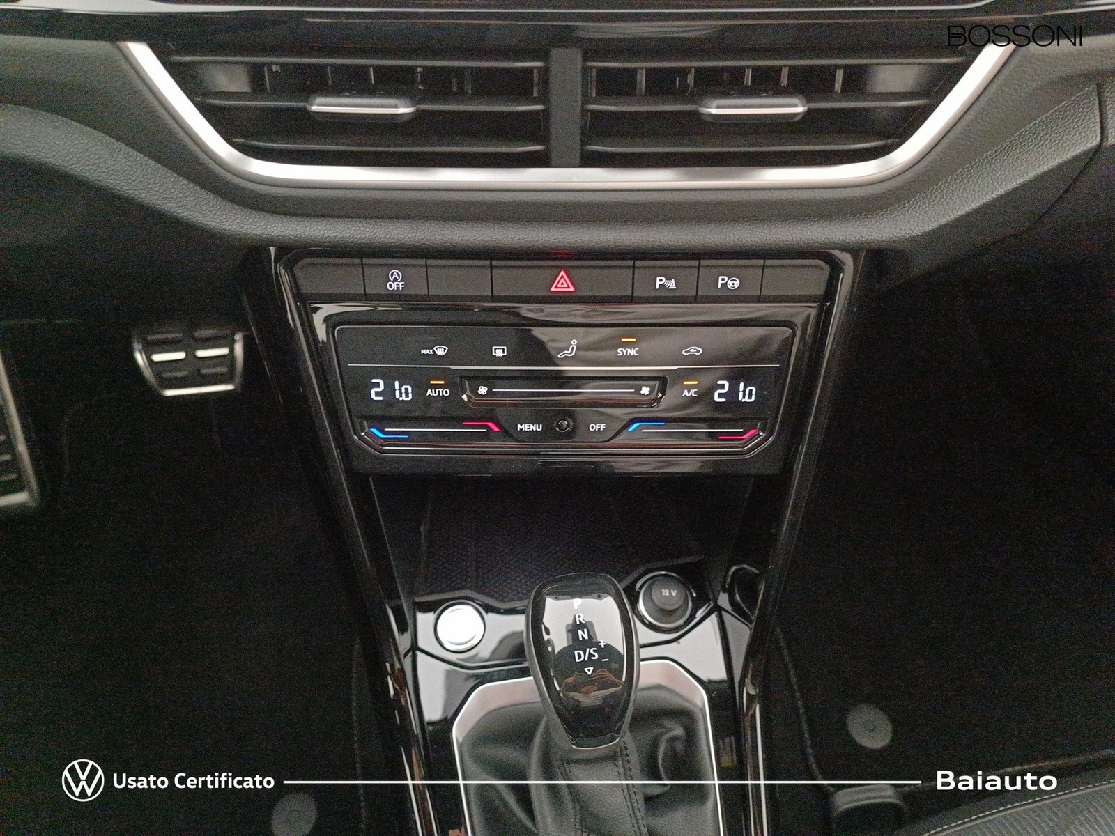 11 - Volkswagen T-Roc 1.5 tsi act r line dsg