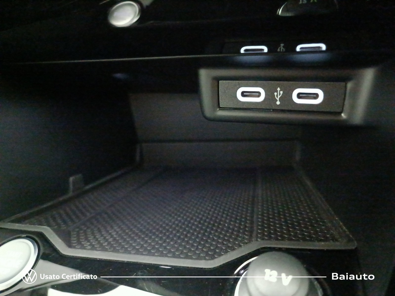 12 - Volkswagen T-Roc 1.5 tsi act r line dsg
