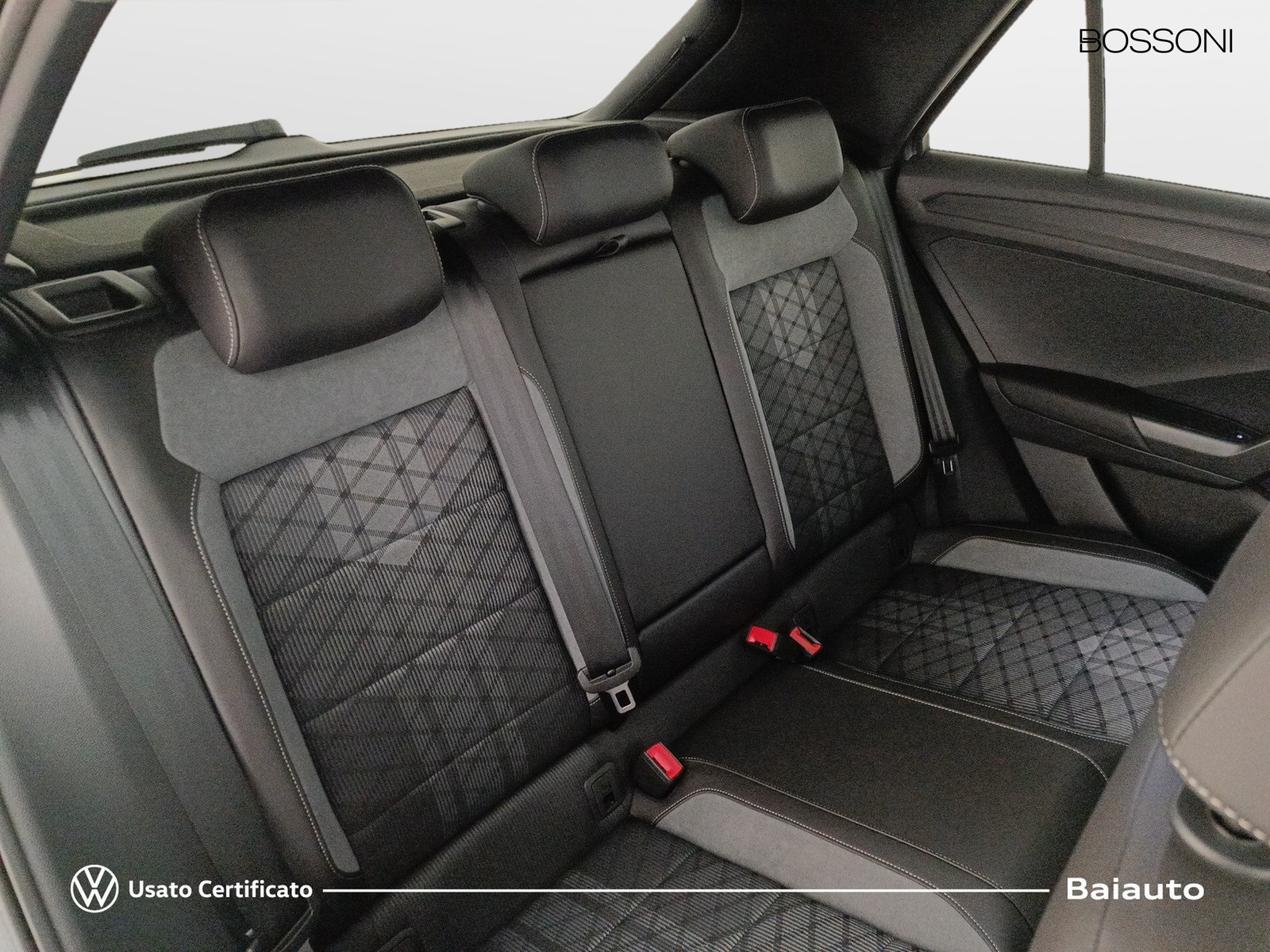 21 - Volkswagen T-Roc 1.5 tsi act r line dsg