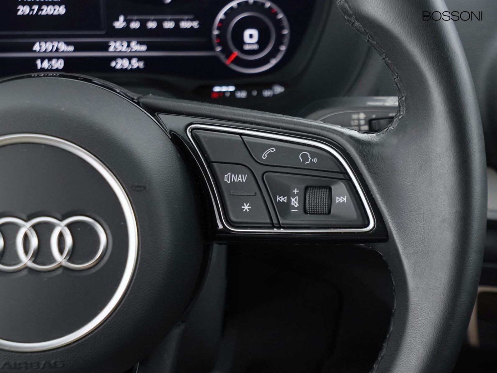 9 - Audi Q2 35 1.5 tfsi s line edition