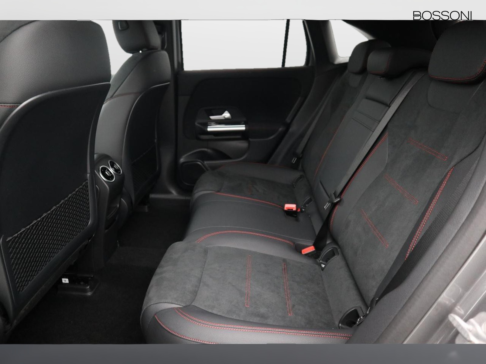 8 - Mercedes EQA 250+ amg line advanced