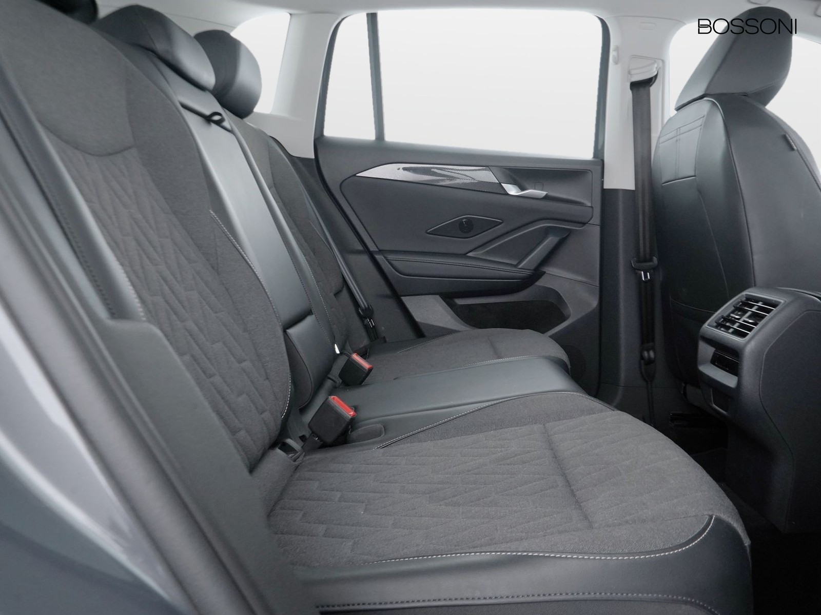 9 - Volkswagen Tiguan 2.0 tdi scr 150cv life dsg