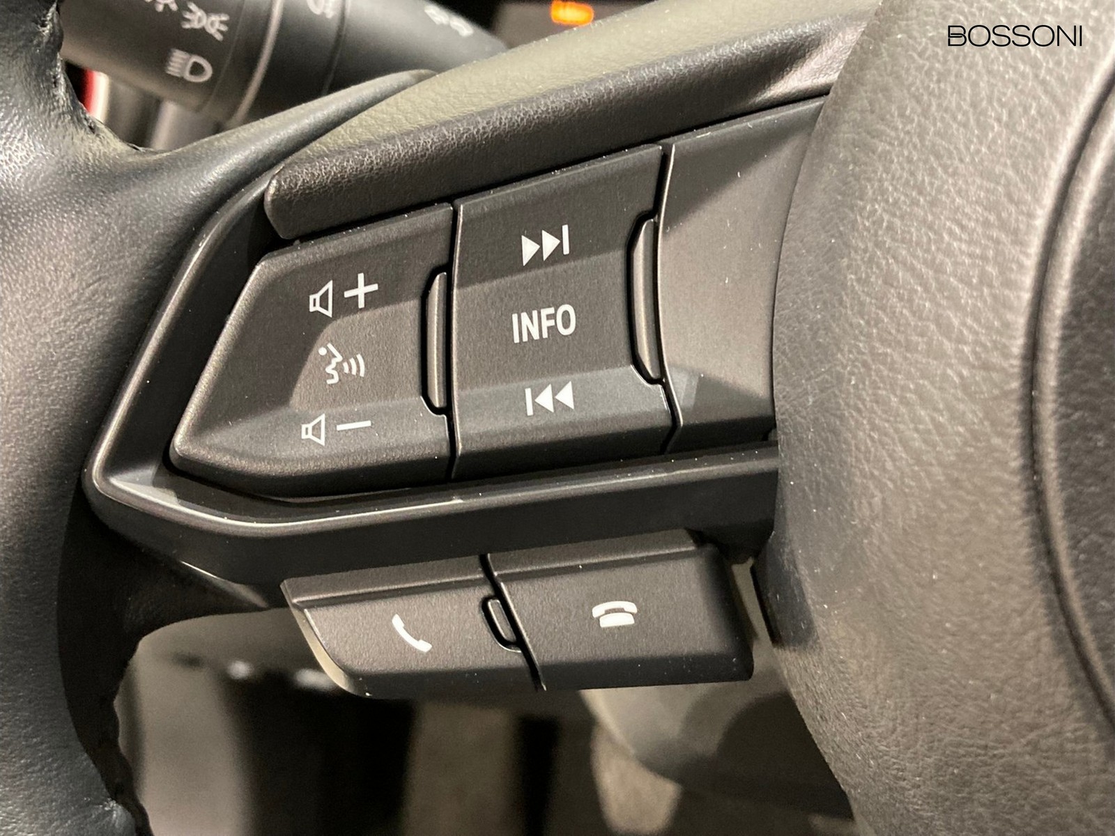 17 - Mazda 2 1.5 skyactiv-g 75cv homura 6mt