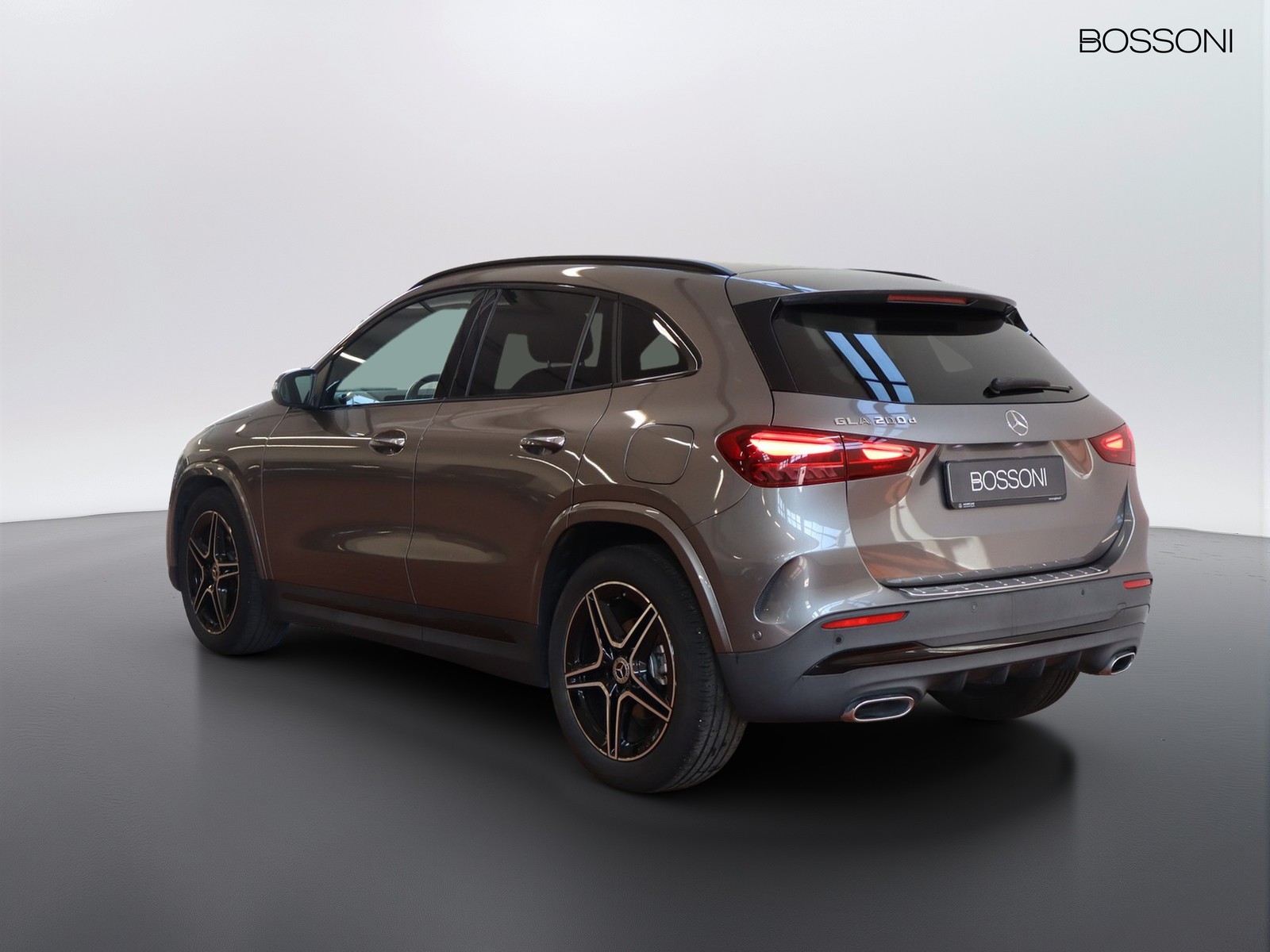 5 - Mercedes GLA 200 d amg line premium 8g-dct