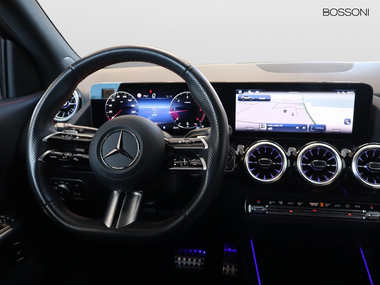 12 - Mercedes GLA 200 d amg line premium 8g-dct