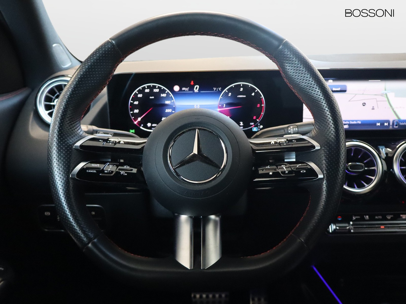 17 - Mercedes GLA 200 d amg line premium 8g-dct