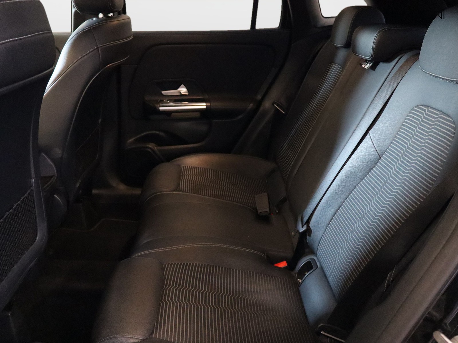 8 - Mercedes GLA 200 sport plus 7g-dct