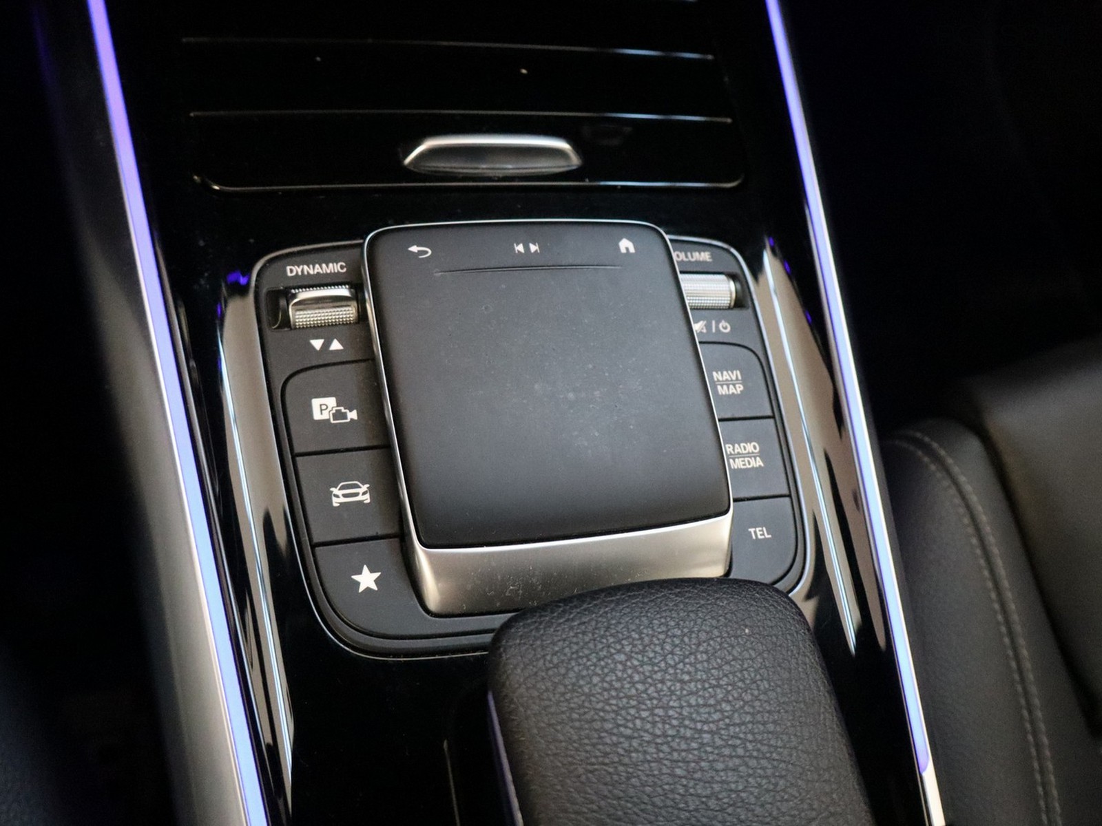 14 - Mercedes GLA 200 sport plus 7g-dct