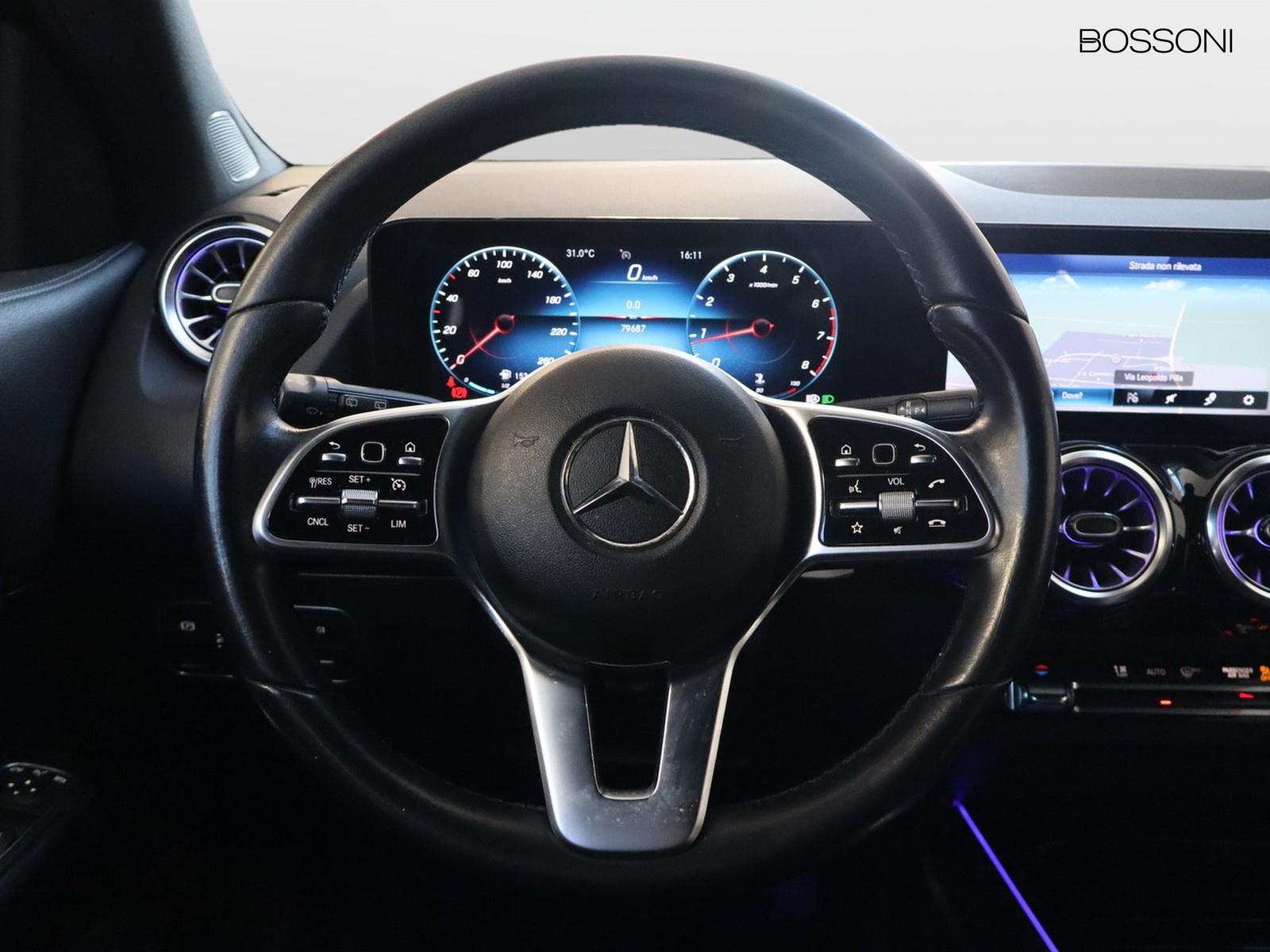 17 - Mercedes GLA 200 sport plus 7g-dct