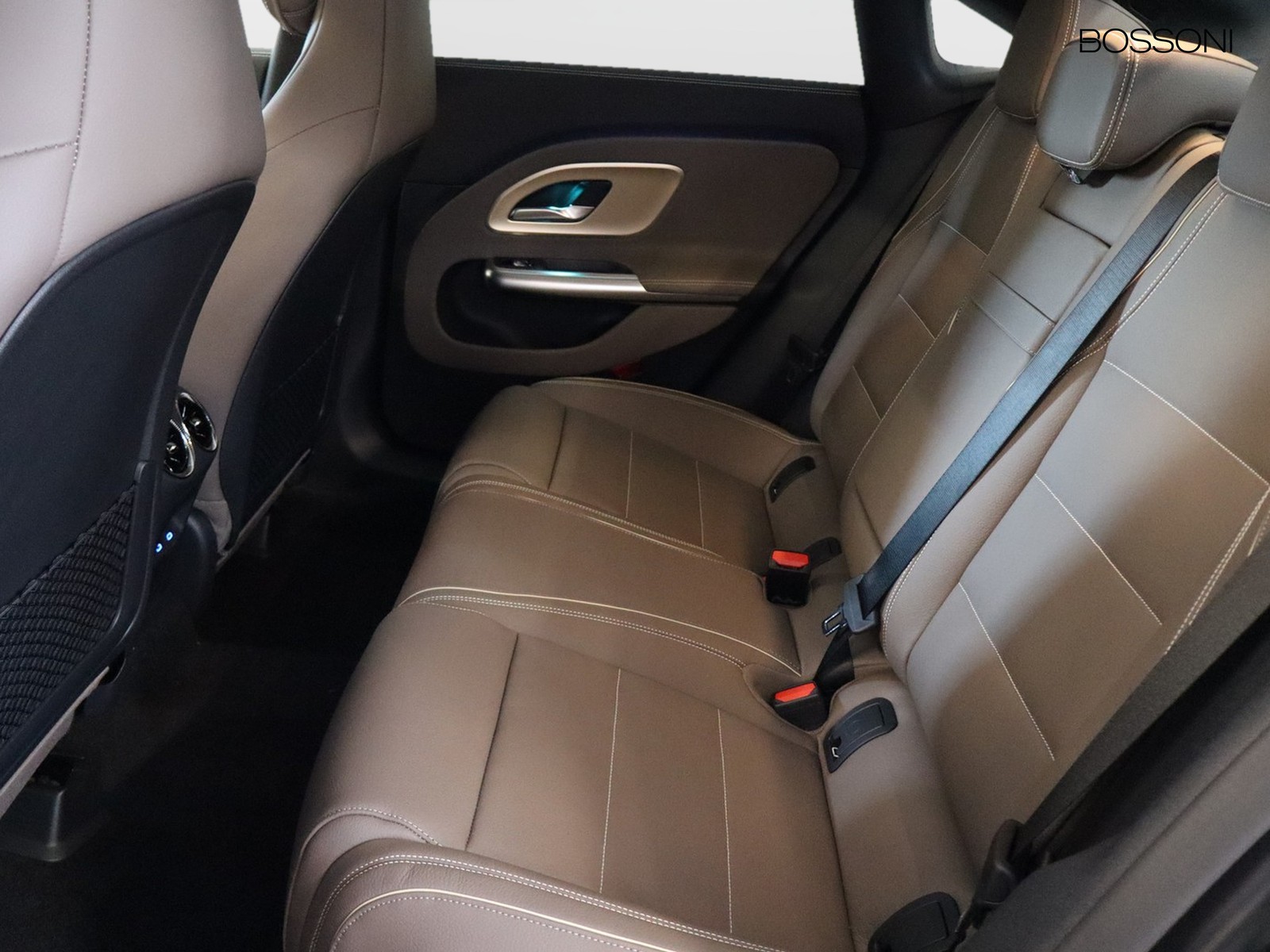 8 - Mercedes CLA 200 premium auto