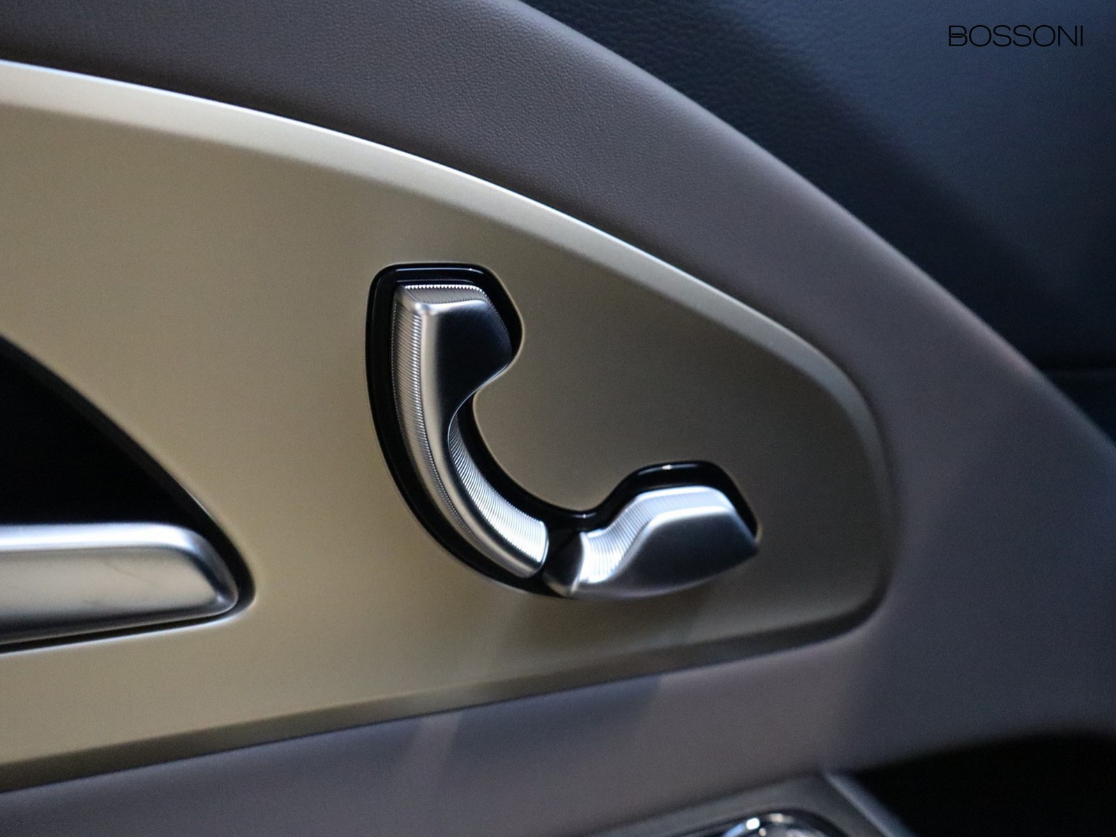 15 - Mercedes CLA 200 premium auto