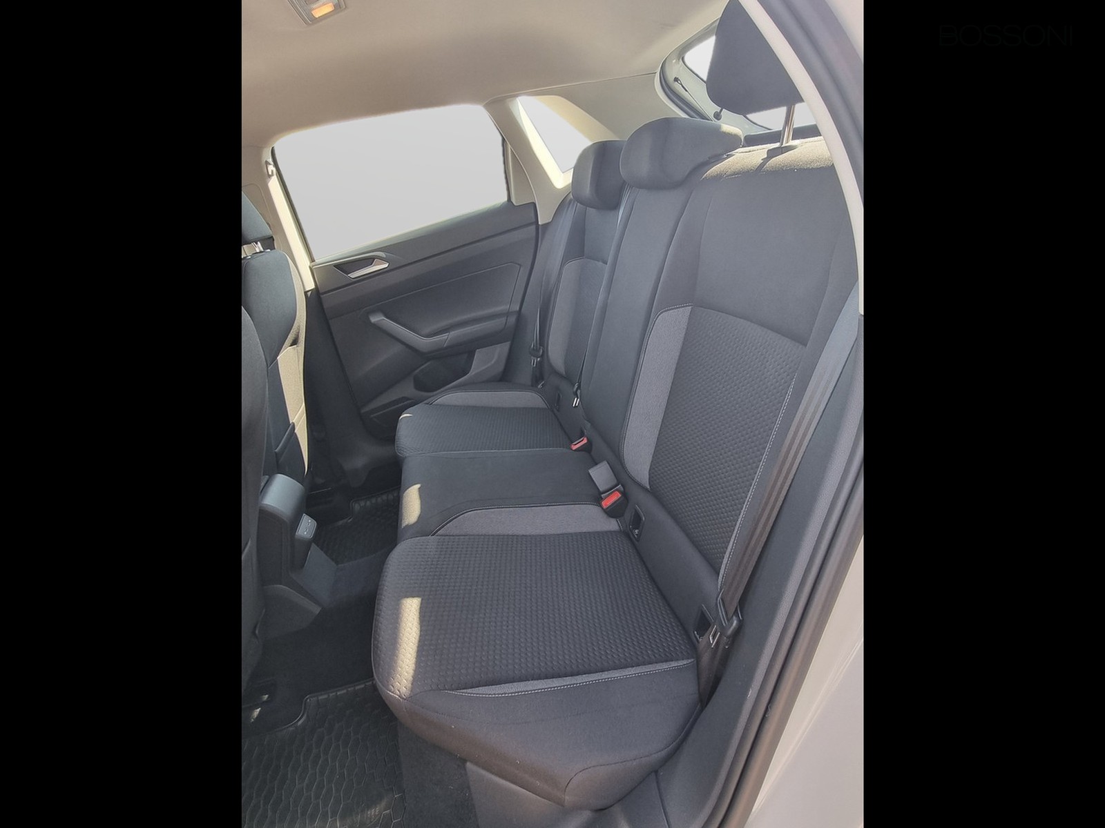 9 - Volkswagen Polo 1.0 tsi 95cv life