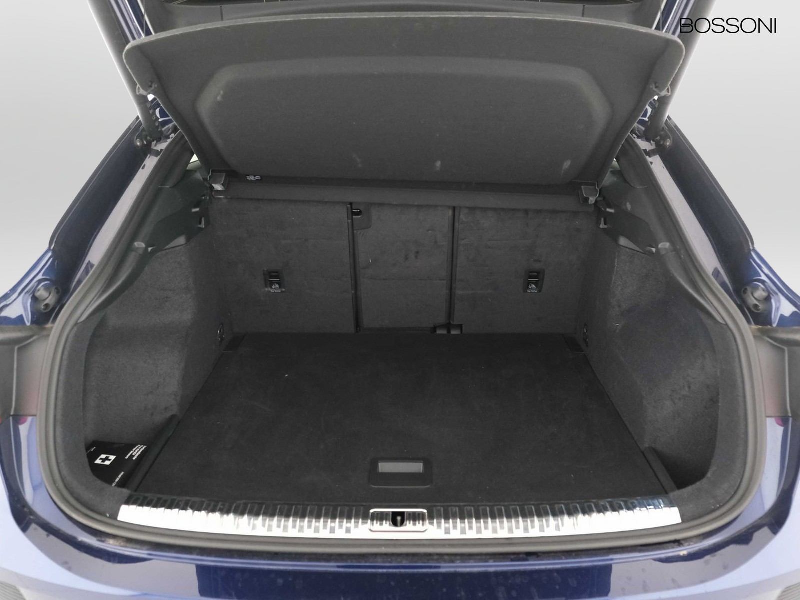 38 - Audi Q3 sportback 35 2.0 tdi s line edition s tronic