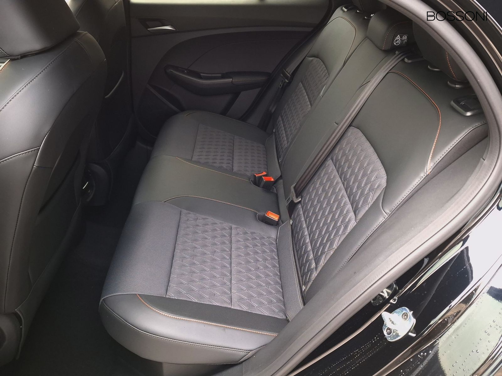 12 - Mg MG3 1.5 hybrid+ luxury