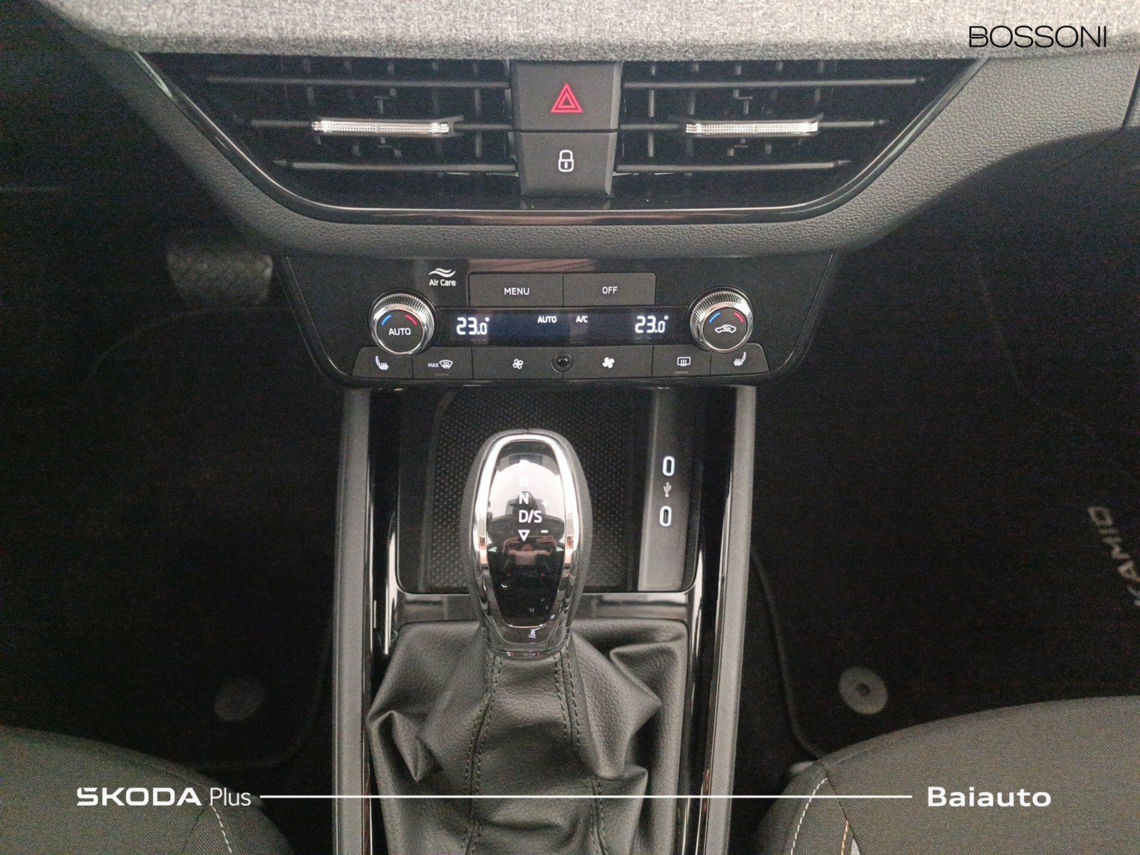 11 - Skoda Kamiq 1.0 tsi 115cv black dots dsg