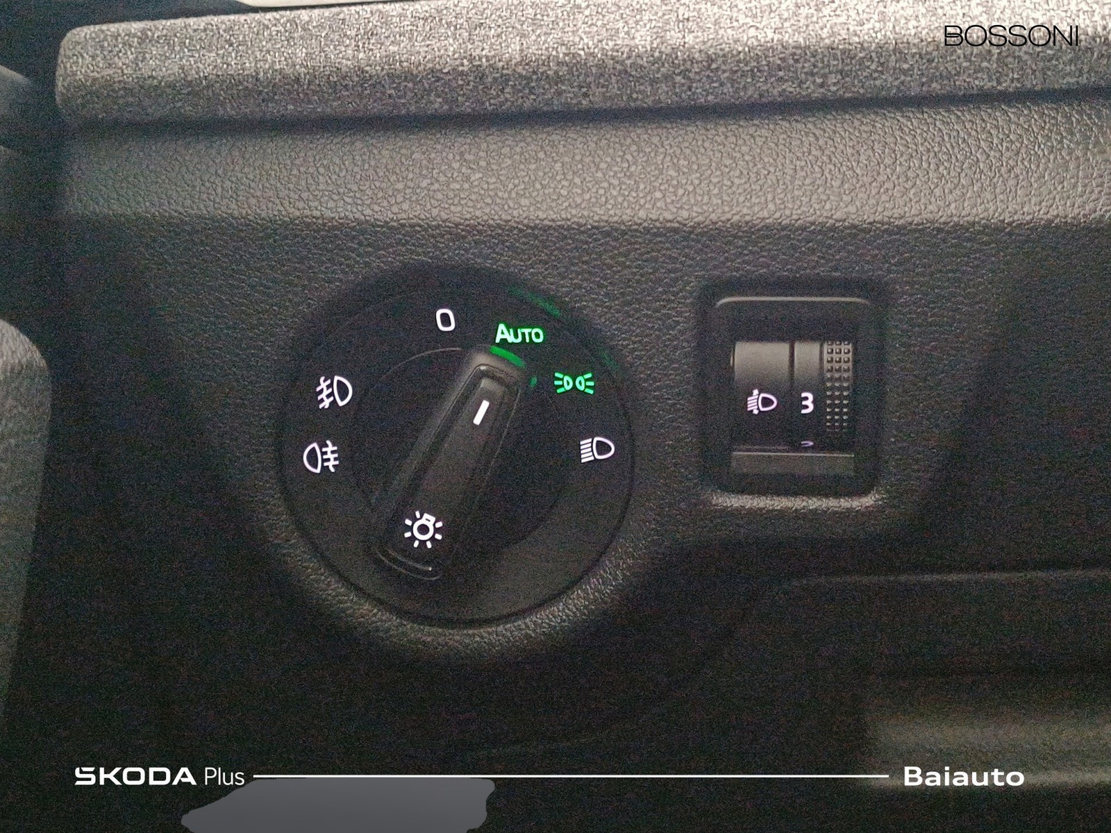 18 - Skoda Kamiq 1.0 tsi 115cv black dots dsg