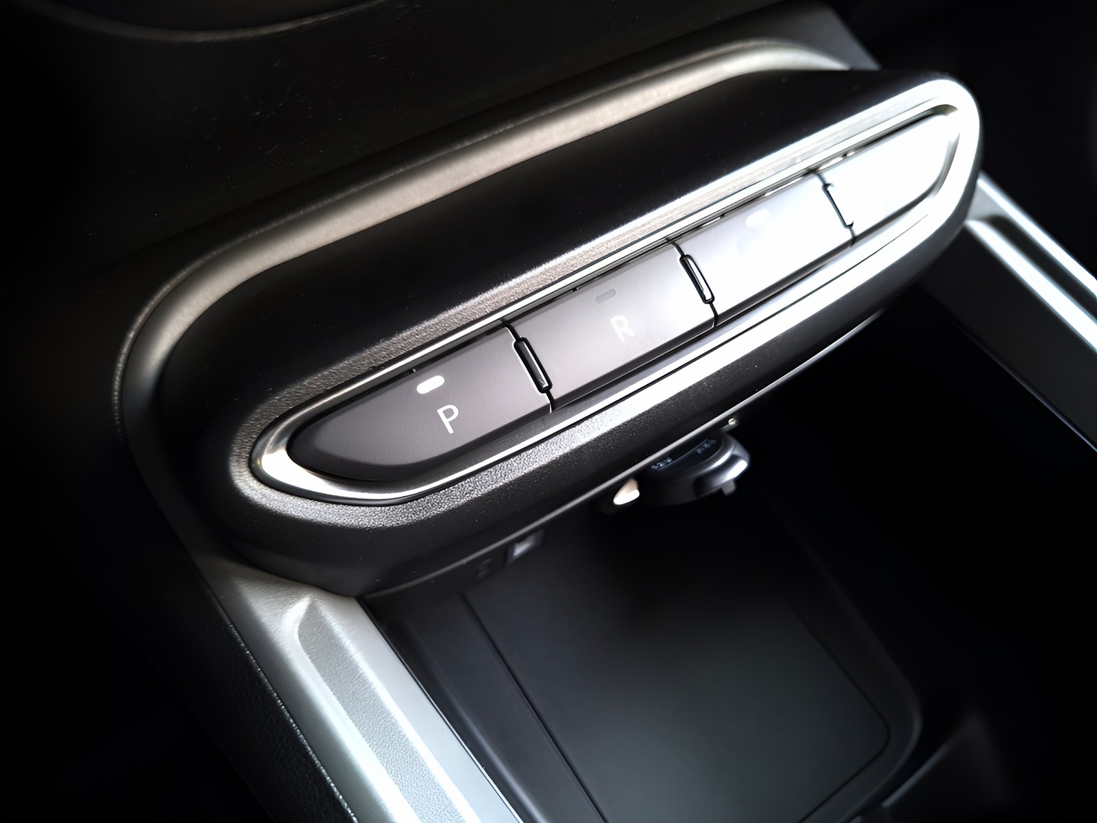 18 - Jeep Avenger 1.2 turbo e-hybrid mhev 110cv longitude fwd edct6