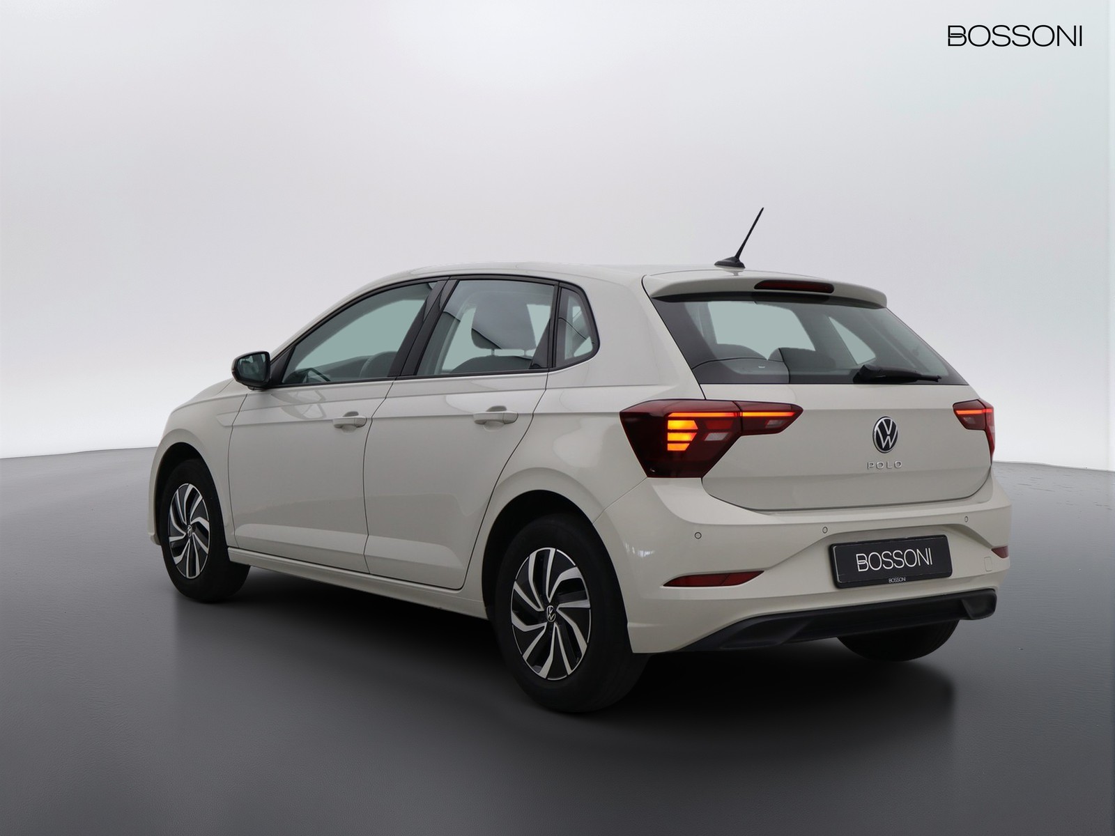 5 - Volkswagen Polo 1.0 80cv life