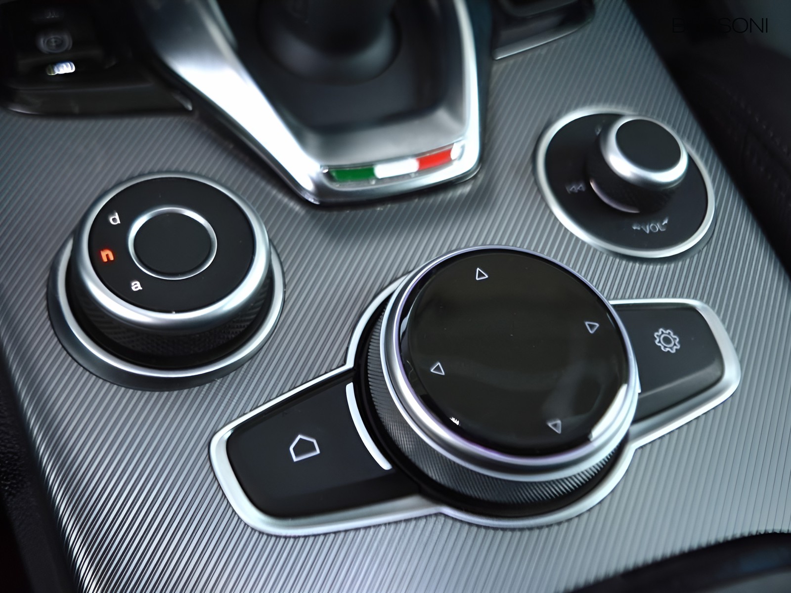 18 - Alfa Romeo Stelvio 2.2 turbo 210cv veloce q4 at8