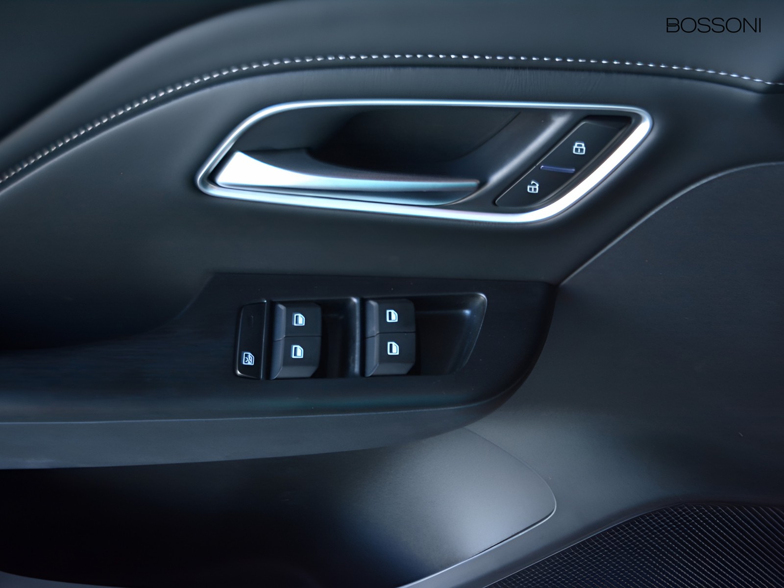 15 - Mg ZS 1.5 hybrid+ luxury auto