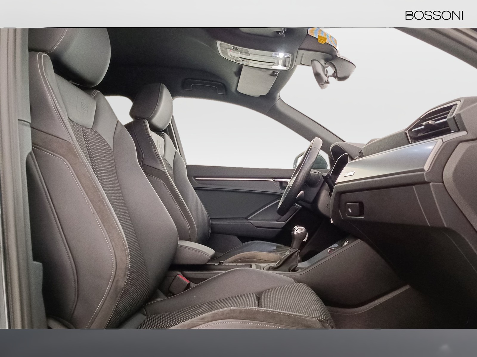 8 - Audi Q3 45 1.4 tfsi e s line edition s tronic