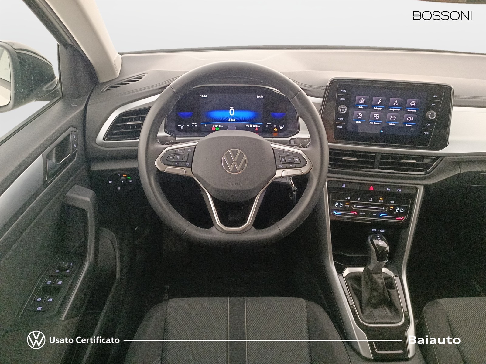8 - Volkswagen T-Roc 1.5 tsi act sport dsg