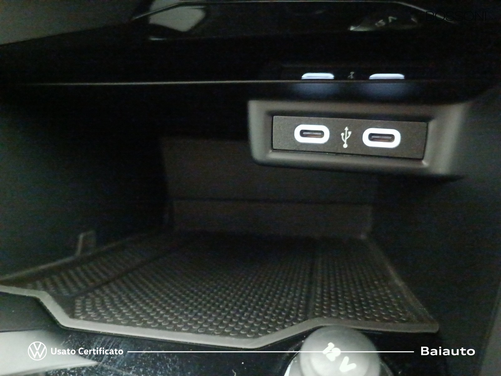 12 - Volkswagen T-Roc 1.5 tsi act sport dsg