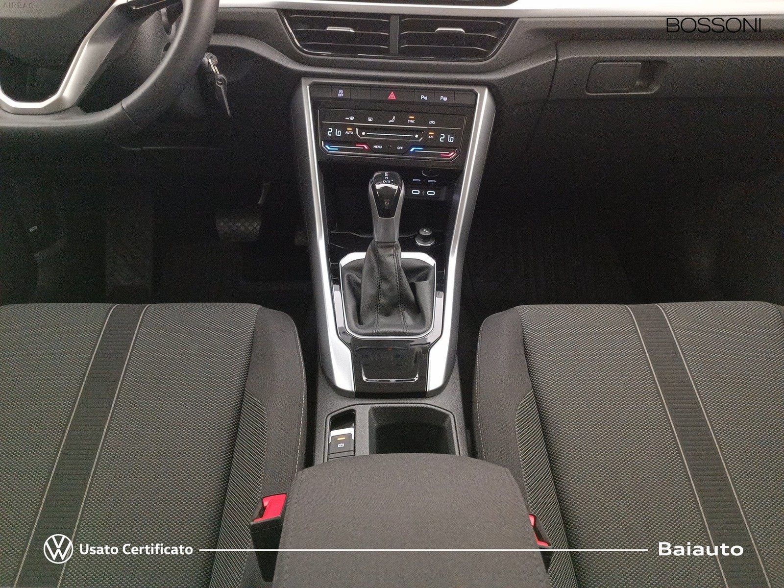 14 - Volkswagen T-Roc 1.5 tsi act sport dsg