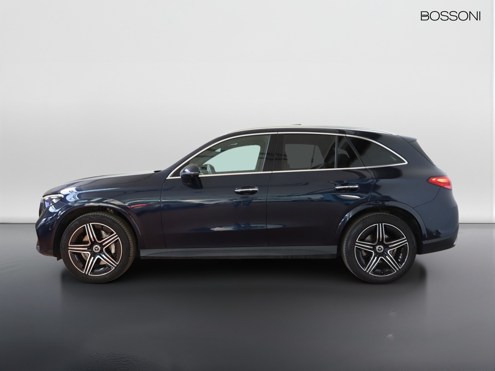 3 - Mercedes GLC suv 300 amg line premium plus 4matic 9g-tronic