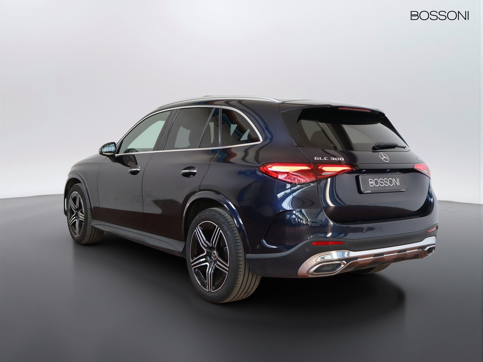 5 - Mercedes GLC suv 300 amg line premium plus 4matic 9g-tronic