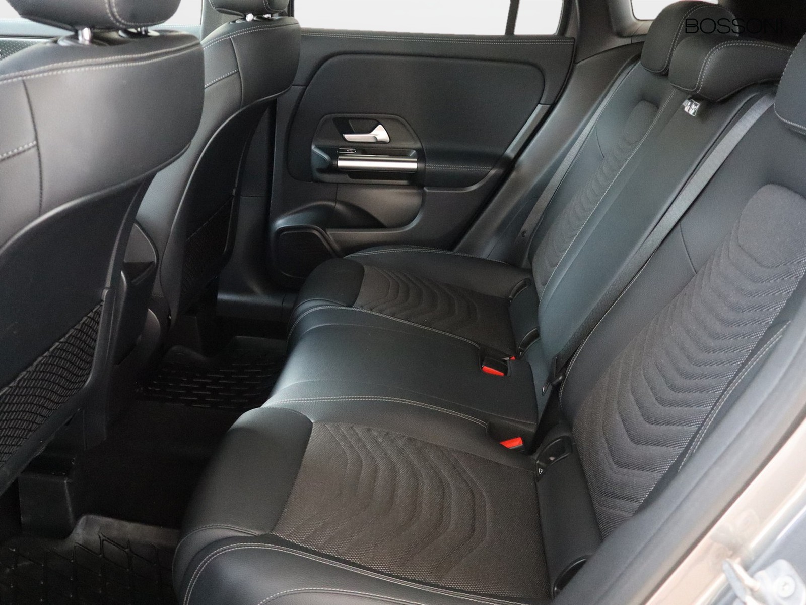 8 - Mercedes GLA 180 progressive advanced 7g-dct