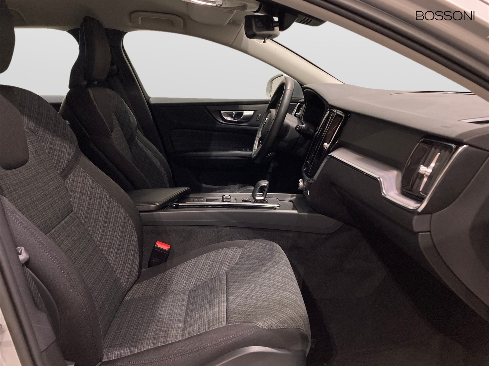 5 - Volvo V60 2.0 b4 essential automatico