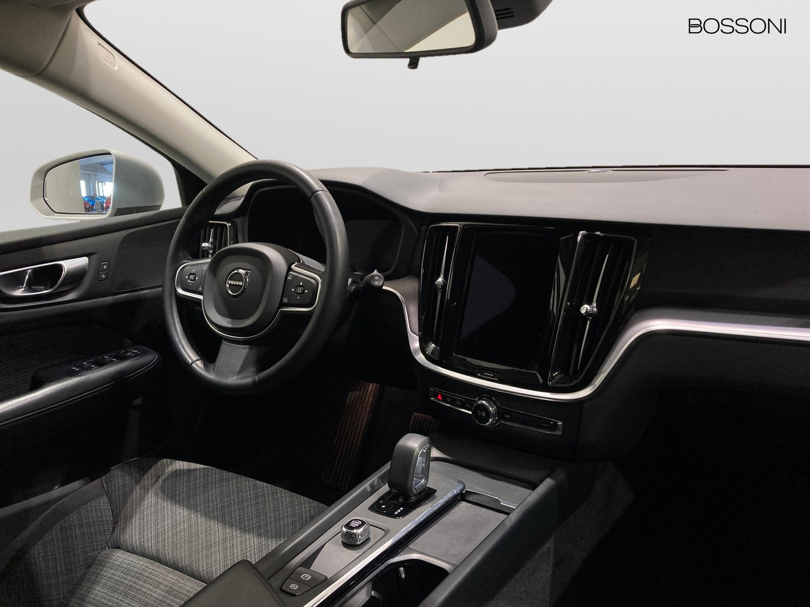 15 - Volvo V60 2.0 b4 essential automatico