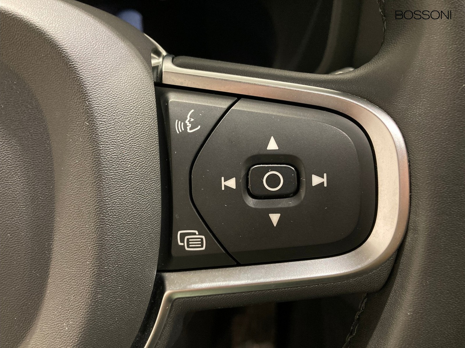 17 - Volvo V60 2.0 b4 essential automatico
