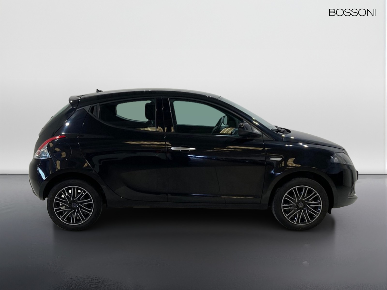 5 - Lancia Ypsilon 1.0 firefly hybrid 70cv silver s&s 5p.ti