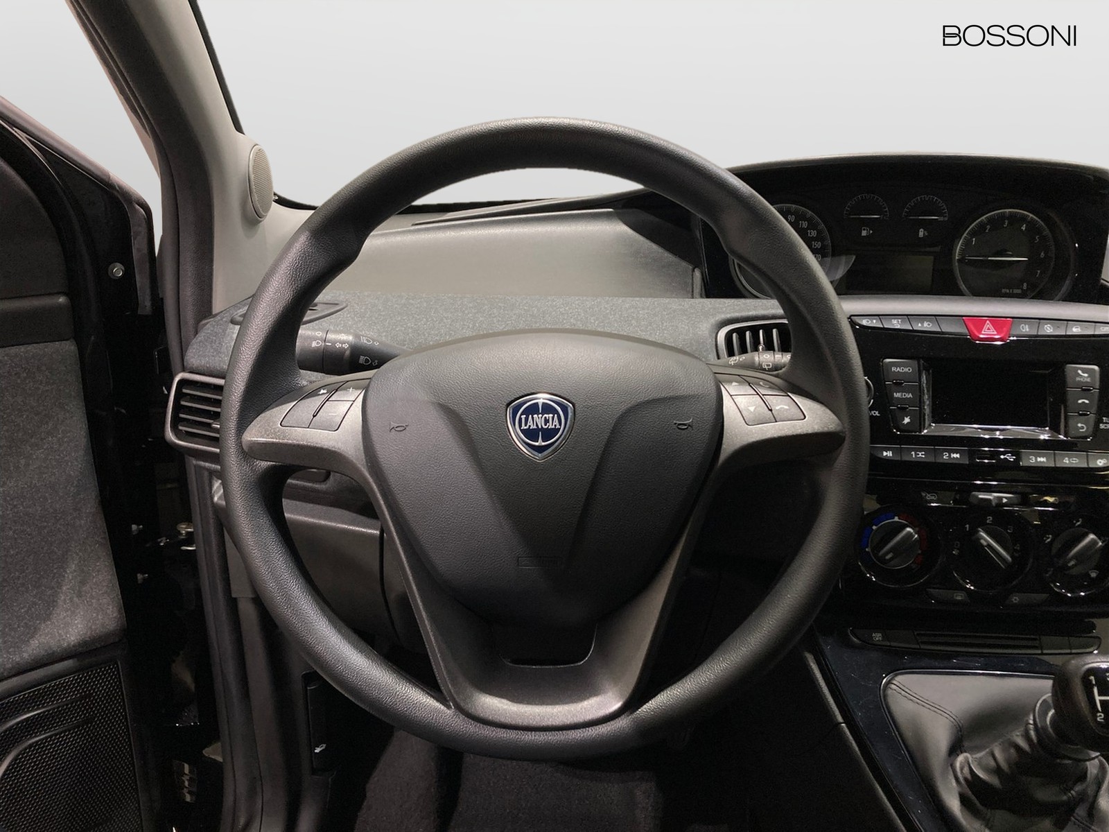 11 - Lancia Ypsilon 1.0 firefly hybrid 70cv silver s&s 5p.ti