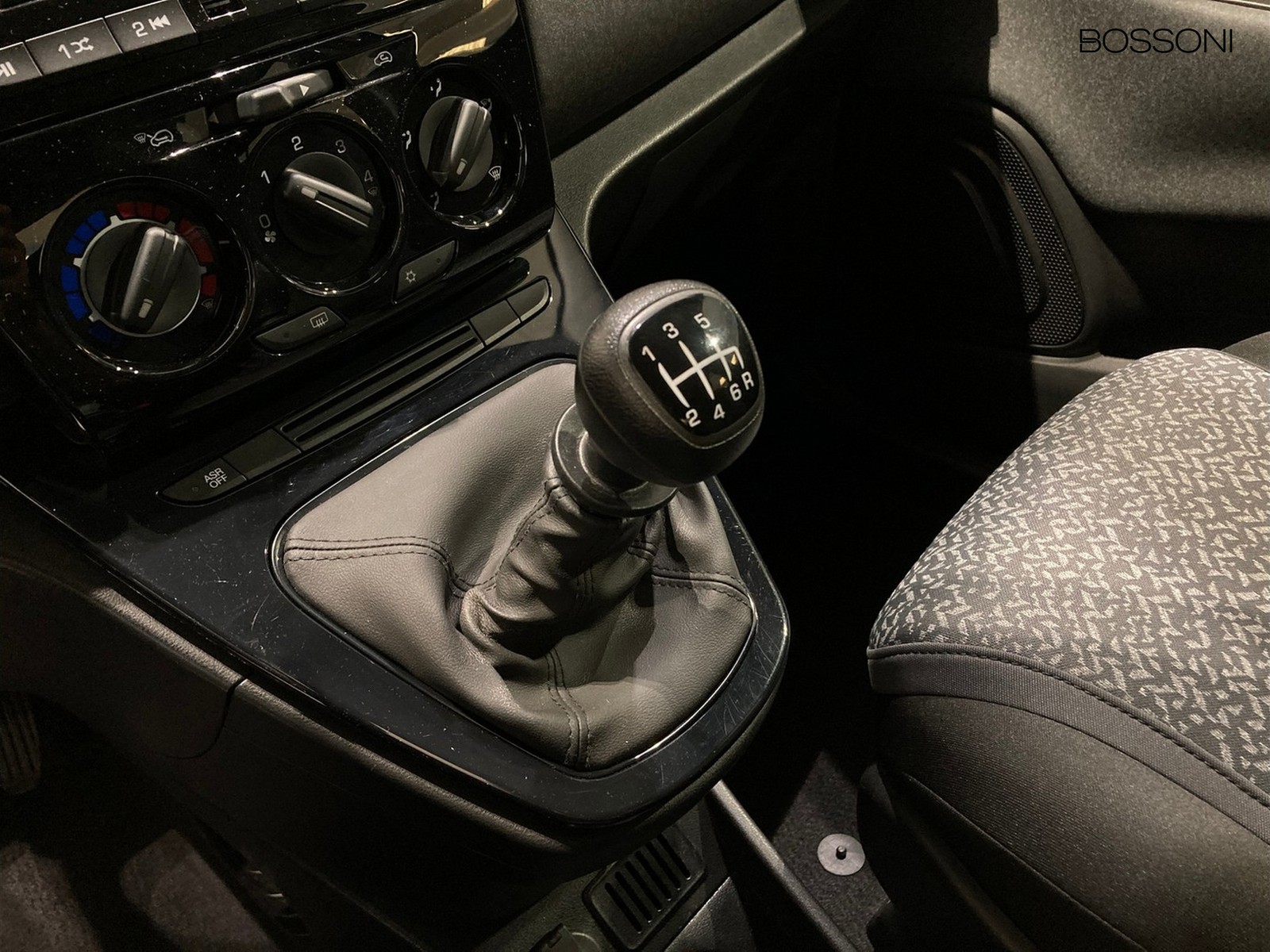 14 - Lancia Ypsilon 1.0 firefly hybrid 70cv silver s&s 5p.ti