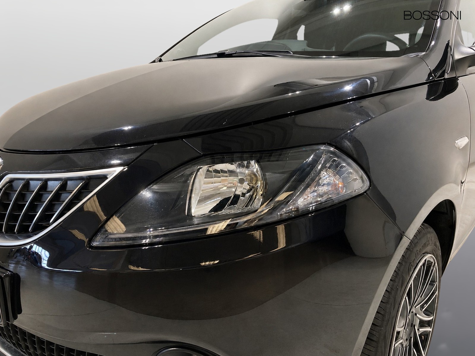 17 - Lancia Ypsilon 1.0 firefly hybrid 70cv silver s&s 5p.ti