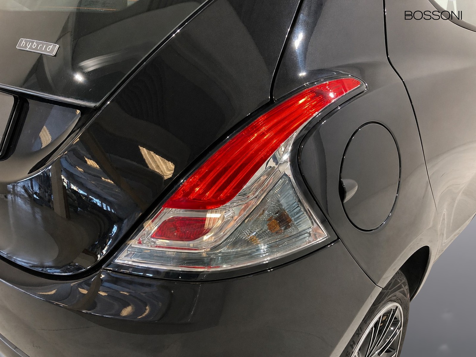 18 - Lancia Ypsilon 1.0 firefly hybrid 70cv silver s&s 5p.ti