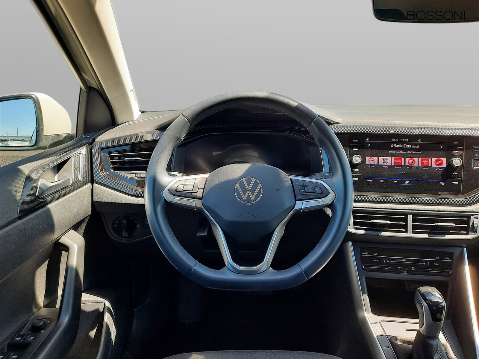 8 - Volkswagen Polo 1.0 tsi 95cv life dsg