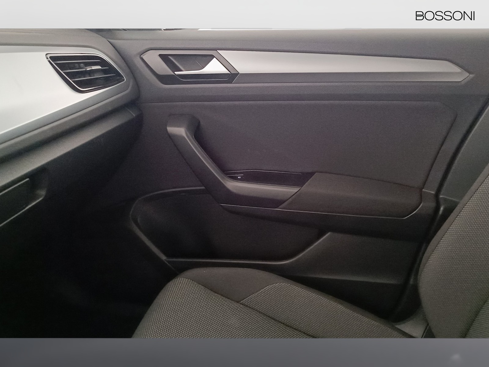 11 - Volkswagen T-Roc 2.0 tdi scr 150cv edition plus dsg