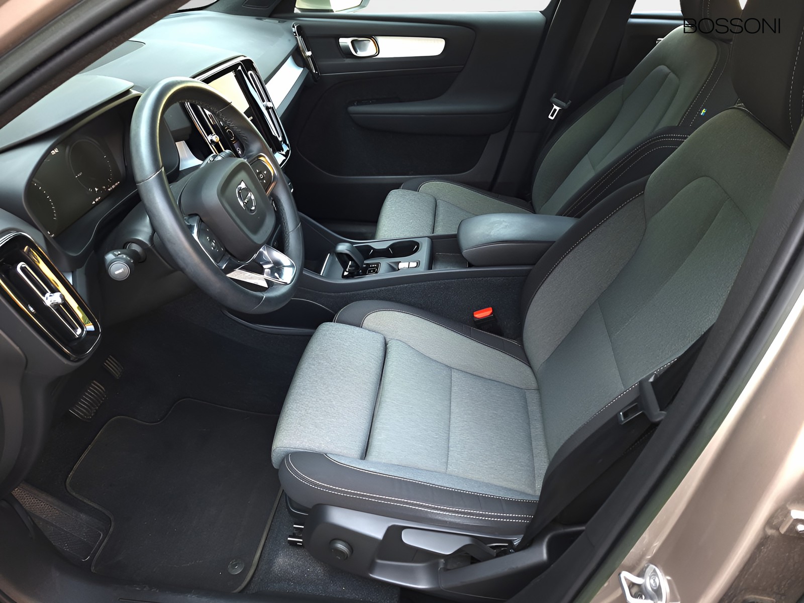 12 - Volvo XC40 1.5 t5 recharge plug-in-hybrid core automatico