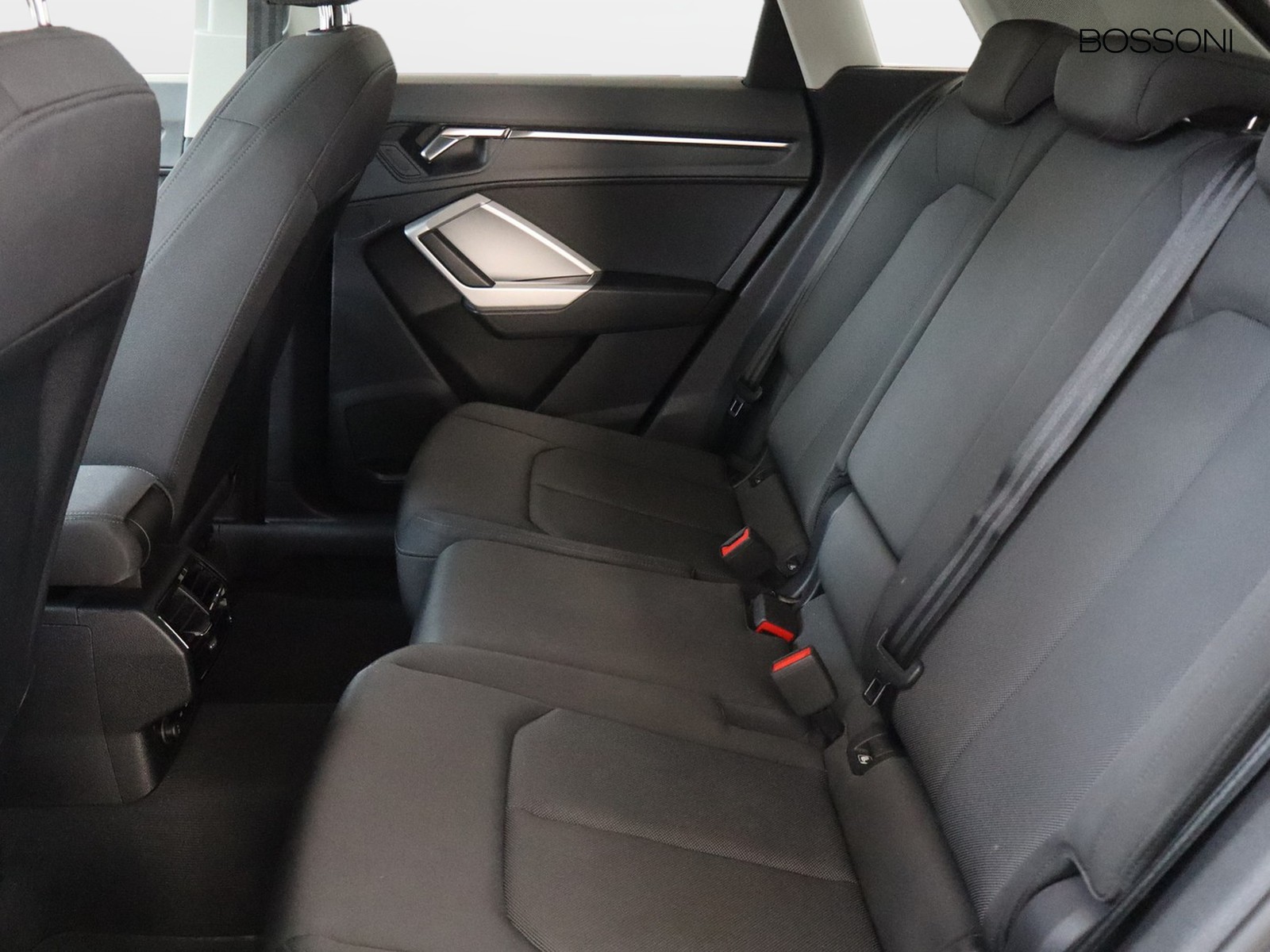 8 - Audi Q3 35 2.0 tdi business advanced s tronic