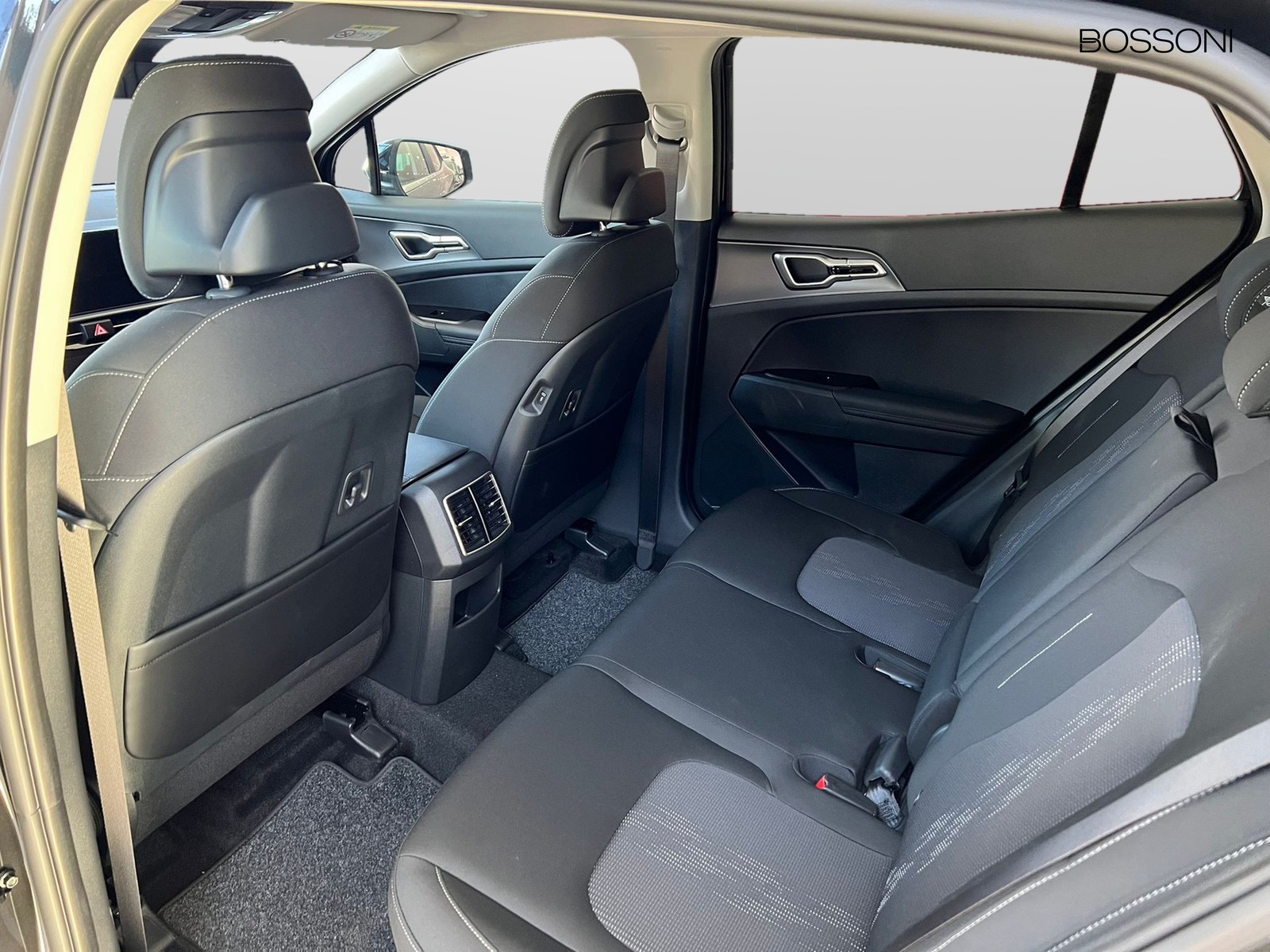 8 - Kia Sportage 1.6 t-gdi hev tri-fuel style at6