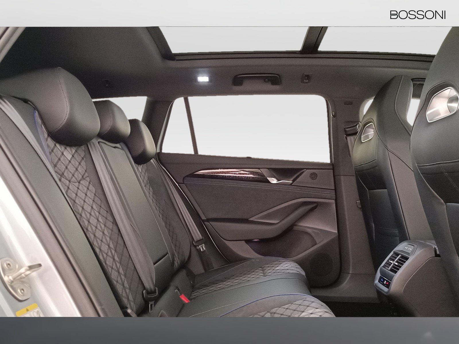 9 - Volkswagen Passat 2.0 tdi scr evo 150cv r-line plus dsg