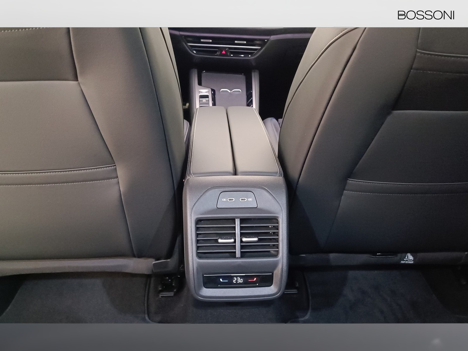 26 - Volkswagen Passat 2.0 tdi scr evo 150cv r-line plus dsg
