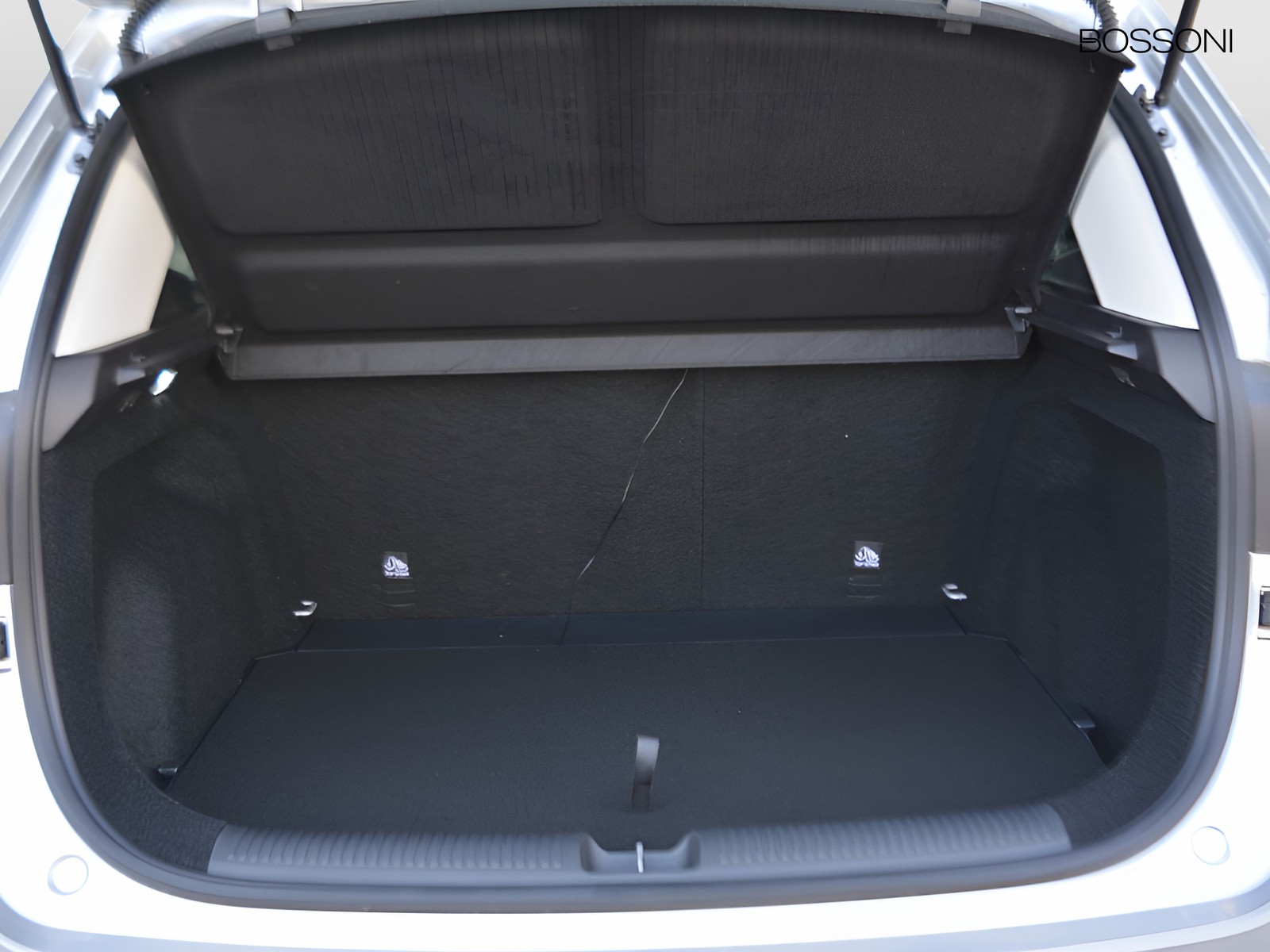 14 - Mg ZS 1.5 hybrid+ luxury auto